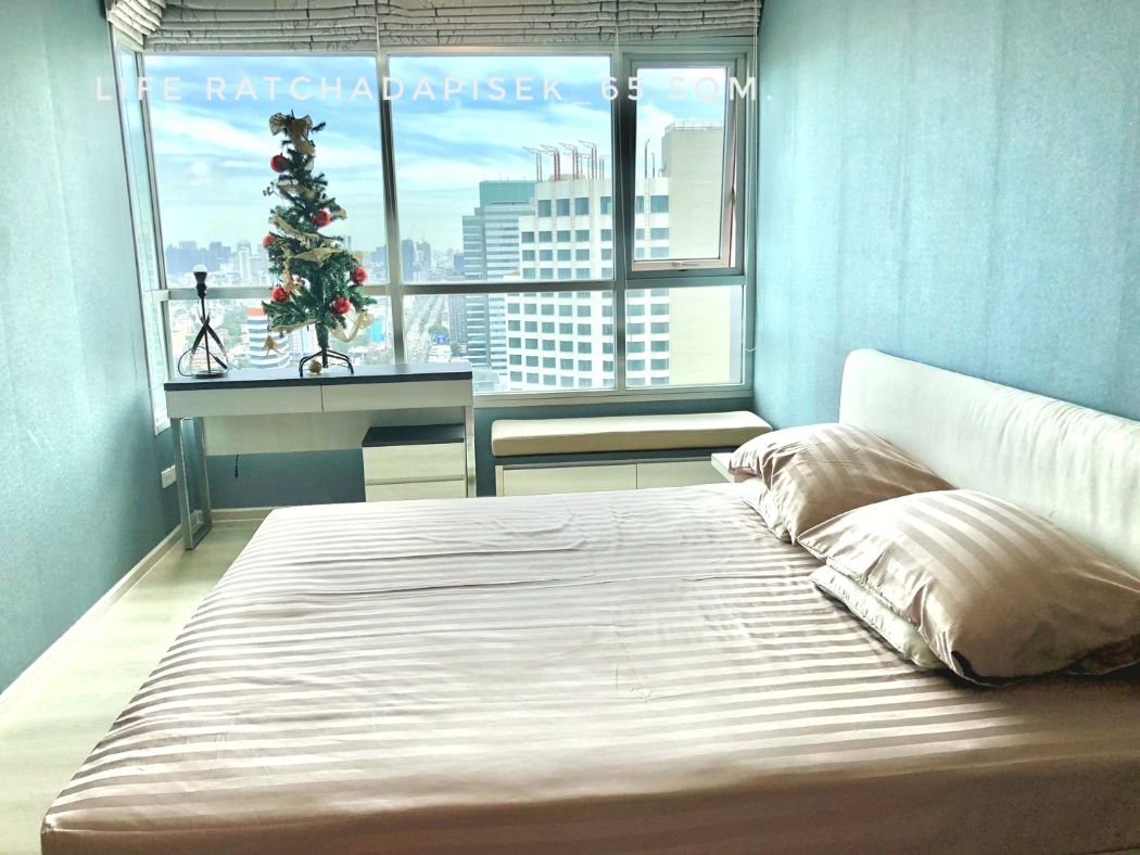 For RentCondoRatchadapisek, Huaikwang, Suttisan : Condo for rent, ready to move in, corner room, 2 bedrooms, Life Ratchadapisek (Life Ratchadapisek), 65 sq m., near MRT Huai Khwang and Sutthisan