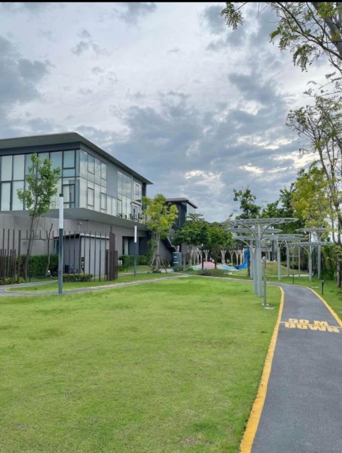 For RentTownhomeBangna, Bearing, Lasalle : For rent: New and beautiful townhome, Altitude craft Bangna, pets allowed