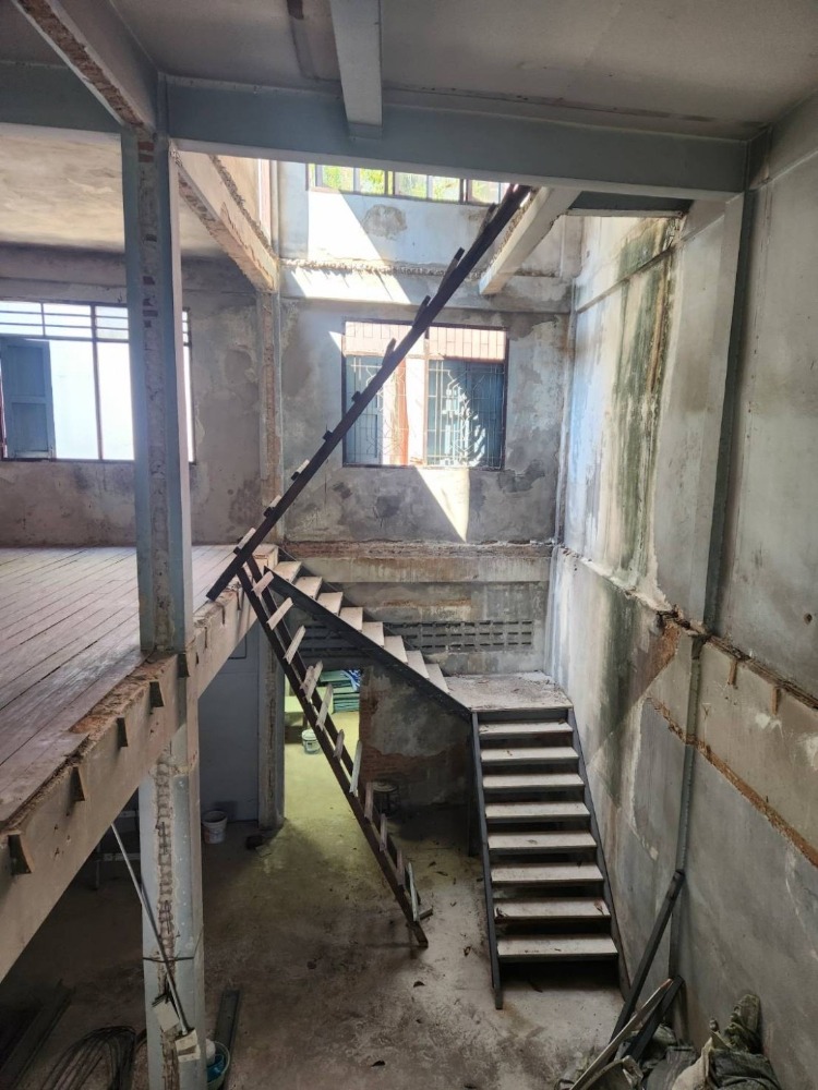 For RentShop HouseSukhumvit, Asoke, Thonglor : For rent: 2 commercial buildings on Ekkamai Road