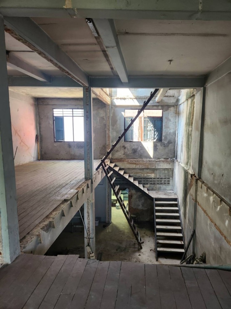 For RentShop HouseSukhumvit, Asoke, Thonglor : For rent: 2 commercial buildings on Ekkamai Road