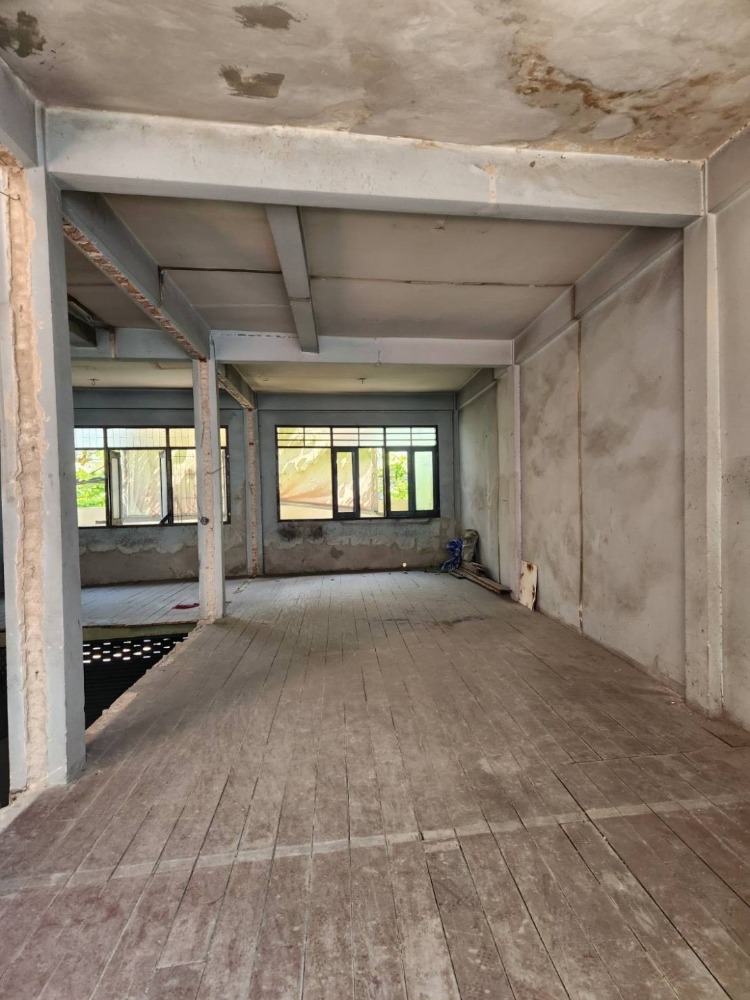 For RentShop HouseSukhumvit, Asoke, Thonglor : For rent: 2 commercial buildings on Ekkamai Road