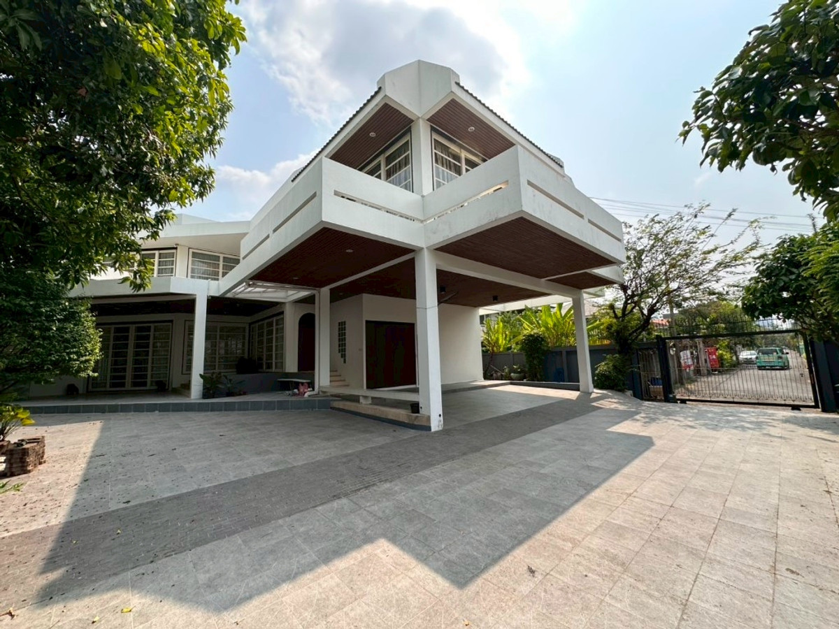 For RentHouseOnnut, Udomsuk : BH122 Single house for rent ,Sukhumvit 71 Road, Soi Pridi Banomyong 14