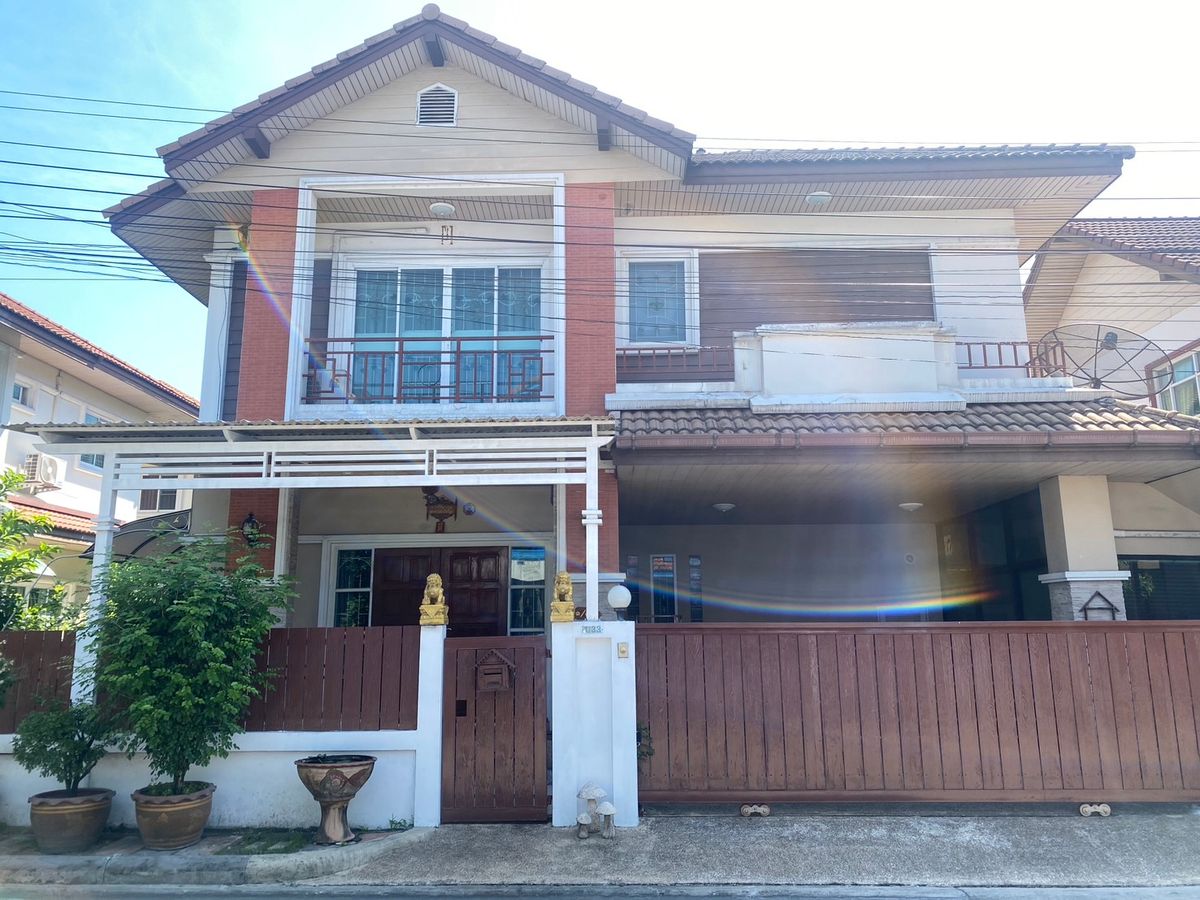 For SaleHouseNawamin, Ramindra : 🏡 Urgent Sale: 2-Storey Detached House – Private Lake Garden, Soi Phraya Suren 39 🌿