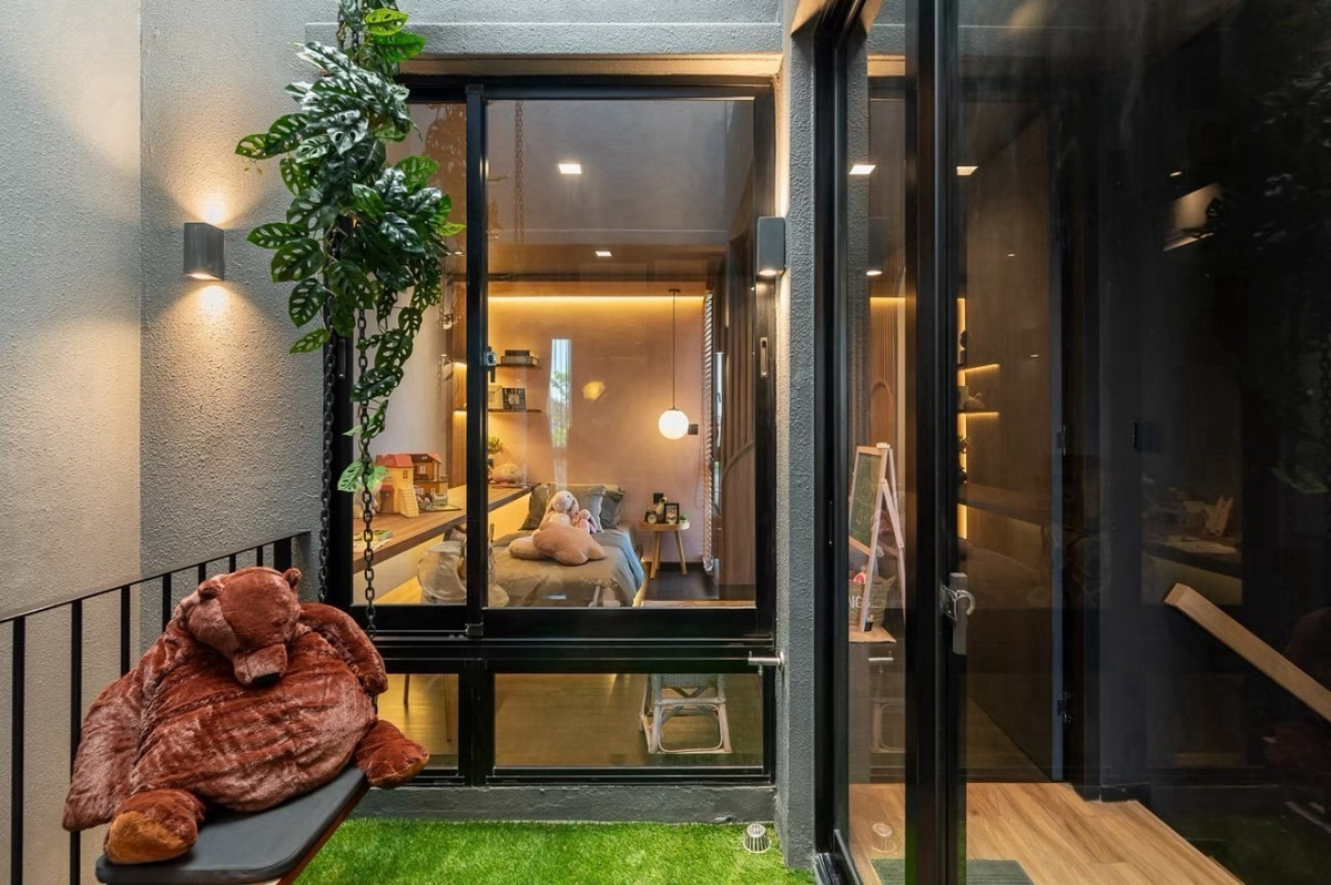 For SaleTownhomeRatchadapisek, Huaikwang, Suttisan : Townhome for sale in Ratchada 20 near MRT Ratchadaphisek and Sutthisan, prime location with easy access to Asoke, Rama 9 and Lat Phrao, surrounded by lifestyle amenities, ideal for living or investment