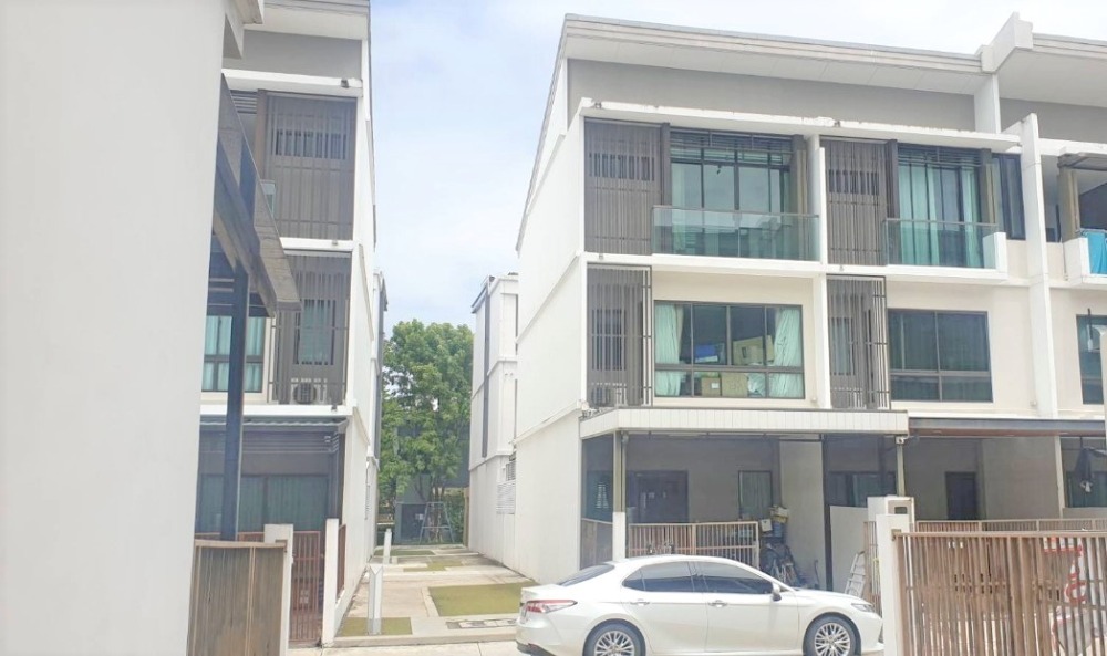 For SaleTownhomeKaset Nawamin,Ladplakao : For sale, Landmark Ekkamai-Ramintra Sukonthasawat, near Ekkamai-Ramintra Expressway, Chokchai School