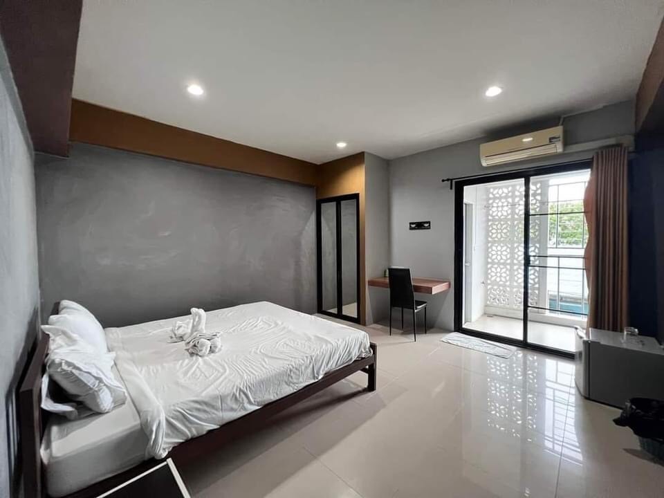 For SaleShop HouseChachoengsao : 6-Storey Apartment for Sale in Chachoengsao, 189 sqw, 65 Rooms, convenient transportation, community area : EL24S-045