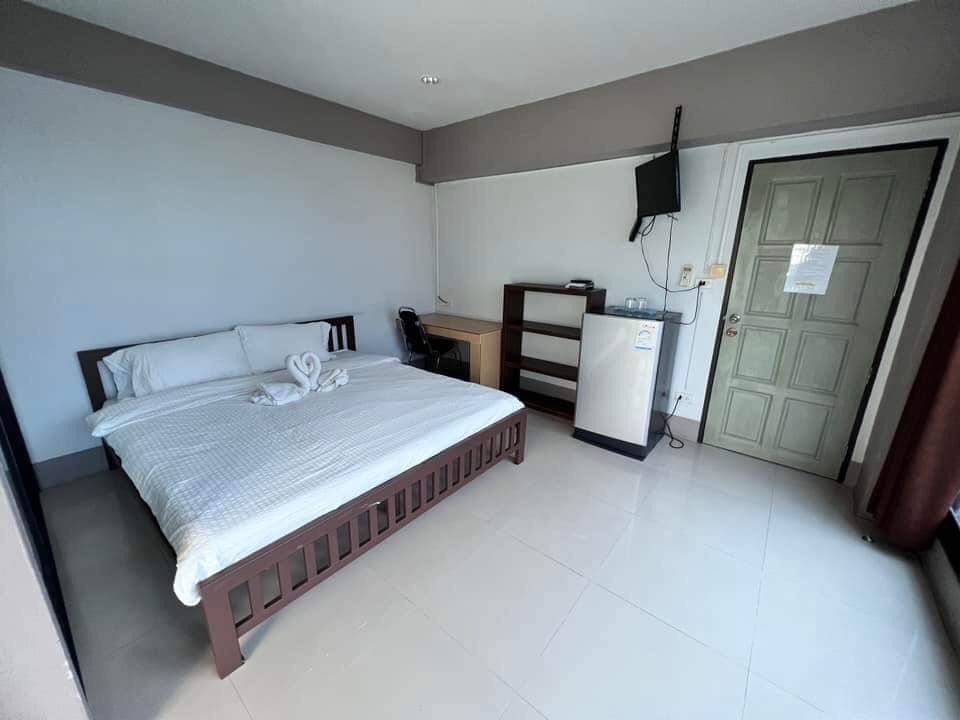 For SaleShop HouseChachoengsao : 6-Storey Apartment for Sale in Chachoengsao, 189 sqw, 65 Rooms, convenient transportation, community area : EL24S-045