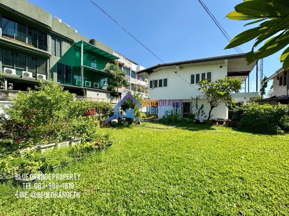 For RentRetail SpaceSukhumvit, Asoke, Thonglor : HOT DEAL! For rent: Single house with garden. Able to do business in Ekkamai.