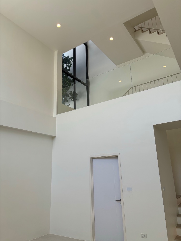 For RentHome OfficeVipawadee, Don Mueang, Lak Si : Arkin Home Office 3.5 floors, 50 meters from Vibhavadi Road, convenient transportation, near Don Mueang Airport, not far from Harrow International School.