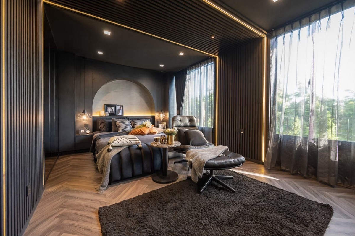 For SaleTownhomeRatchadapisek, Huaikwang, Suttisan : Townhome for sale in Ratchada 20 near MRT Ratchadaphisek and Sutthisan, prime location with easy access to Asoke, Rama 9 and Lat Phrao, surrounded by lifestyle amenities, ideal for living or investment