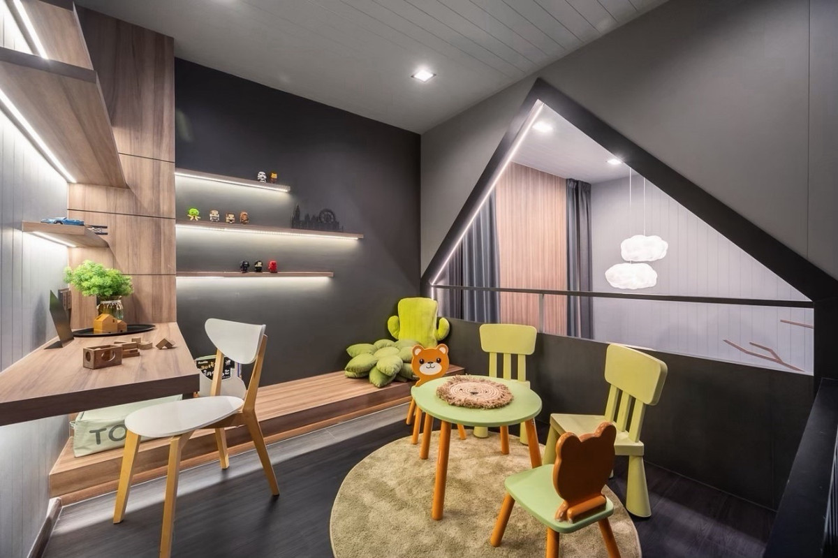 For SaleTownhomeRatchadapisek, Huaikwang, Suttisan : Townhome for sale in Ratchada 20 near MRT Ratchadaphisek and Sutthisan, prime location with easy access to Asoke, Rama 9 and Lat Phrao, surrounded by lifestyle amenities, ideal for living or investment