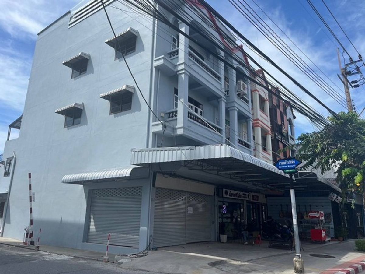 For RentShop HouseChokchai 4, Ladprao 71, Ladprao 48, : Commercial building for rent, 4.5 floors, corner room, on the side of the road, Lat Phrao Wang Hin, Lat Phrao Chok Chai 4 area, newly renovated, suitable for a clinic, spa, home office, showroom