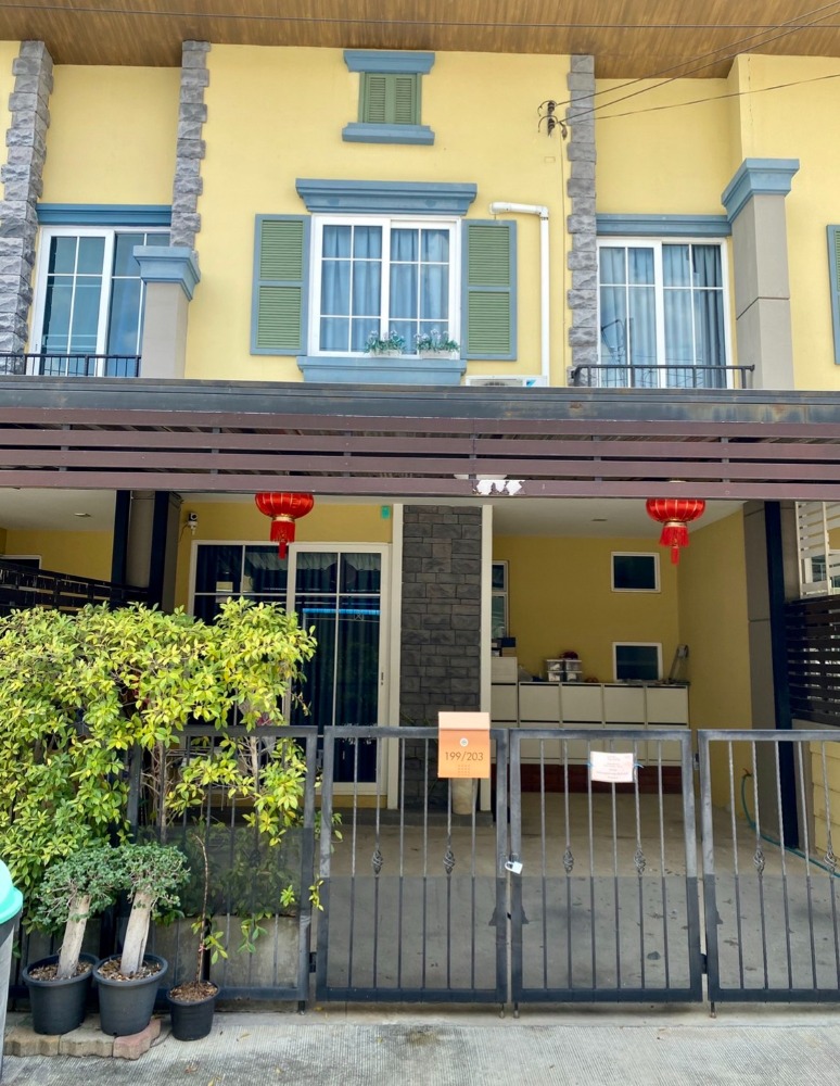 For SaleTownhomeLadkrabang, Suwannaphum Airport : Selling at a loss, house, townhouse, Golden Town On Nut - Phatthanakan, this price is hard to find anywhere else, good price, beautiful house, ready to move in