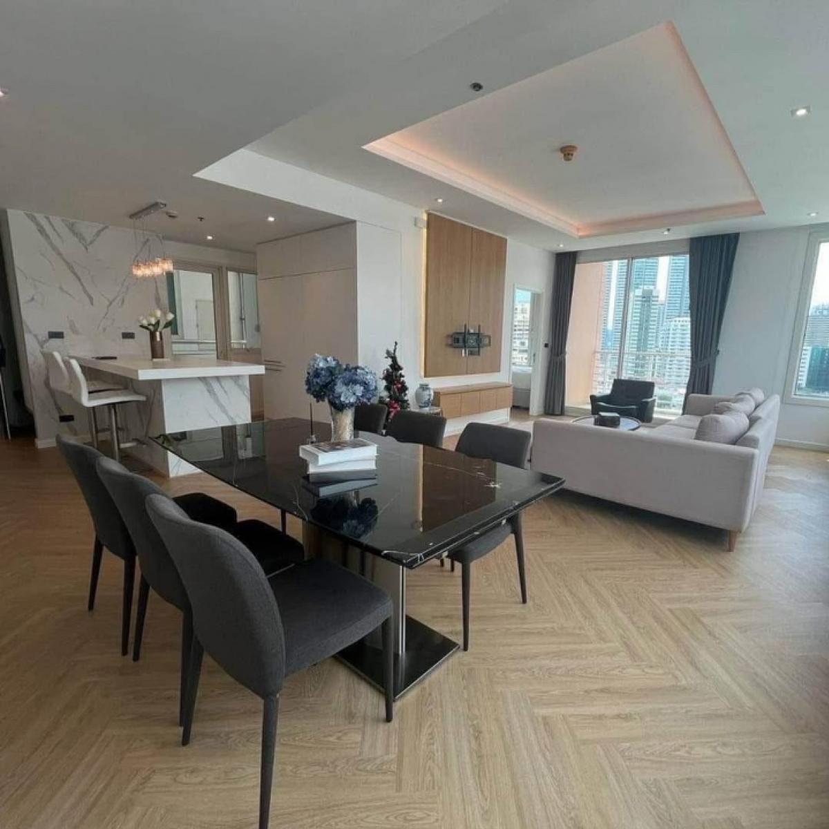 For RentCondoSukhumvit, Asoke, Thonglor : Renovated modern 3 Bedroom for rent at Phormphong