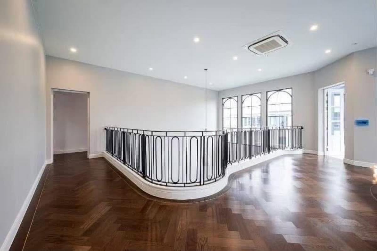 ให้เช่าบ้านพัฒนาการ ศรีนครินทร์ : 📢👇 Luxury New Home with Spacious Area at Narasiri Krungthep KreethaConvenient access to multiple routes, close to shopping malls and several international schools.❌ No pets allowed for rental.