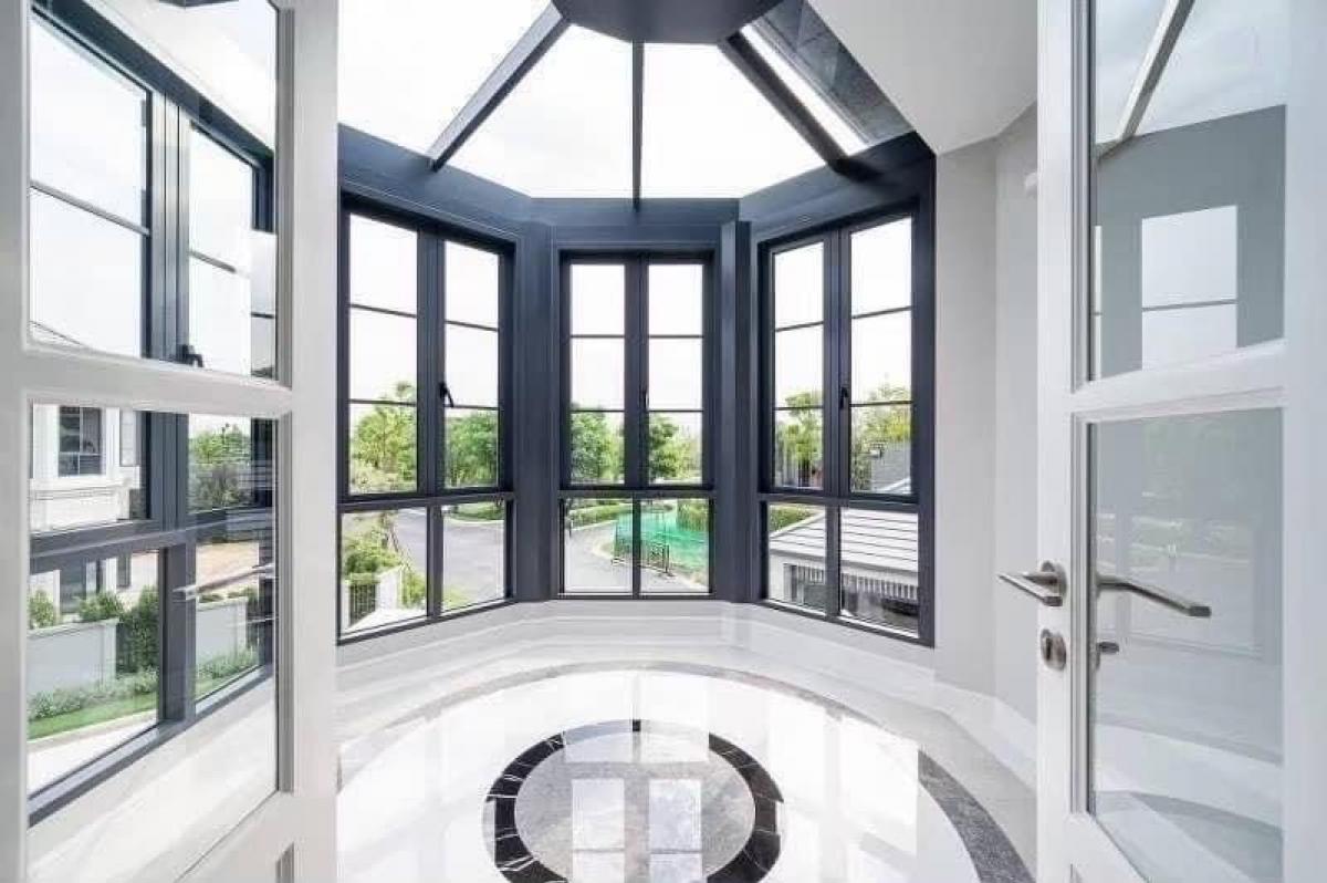 ให้เช่าบ้านพัฒนาการ ศรีนครินทร์ : 📢👇 Luxury New Home with Spacious Area at Narasiri Krungthep KreethaConvenient access to multiple routes, close to shopping malls and several international schools.❌ No pets allowed for rental.