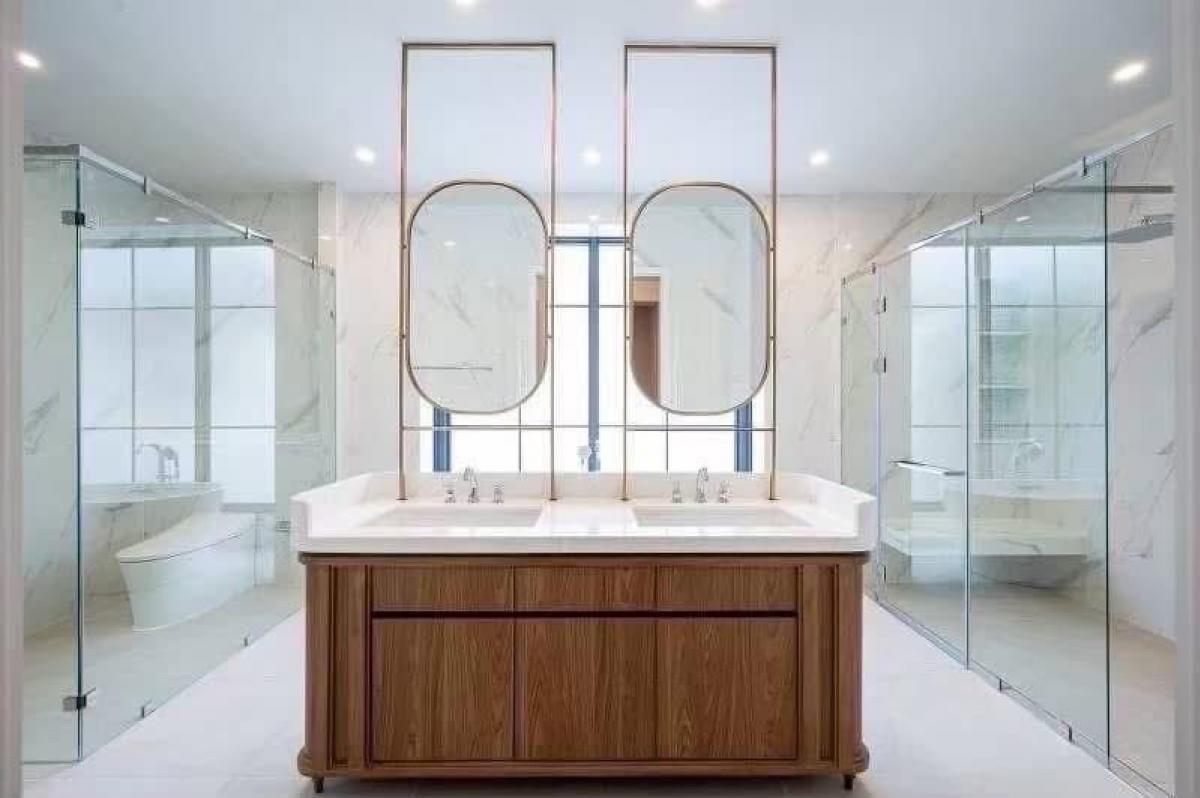 ให้เช่าบ้านพัฒนาการ ศรีนครินทร์ : 📢👇 Luxury New Home with Spacious Area at Narasiri Krungthep KreethaConvenient access to multiple routes, close to shopping malls and several international schools.❌ No pets allowed for rental.