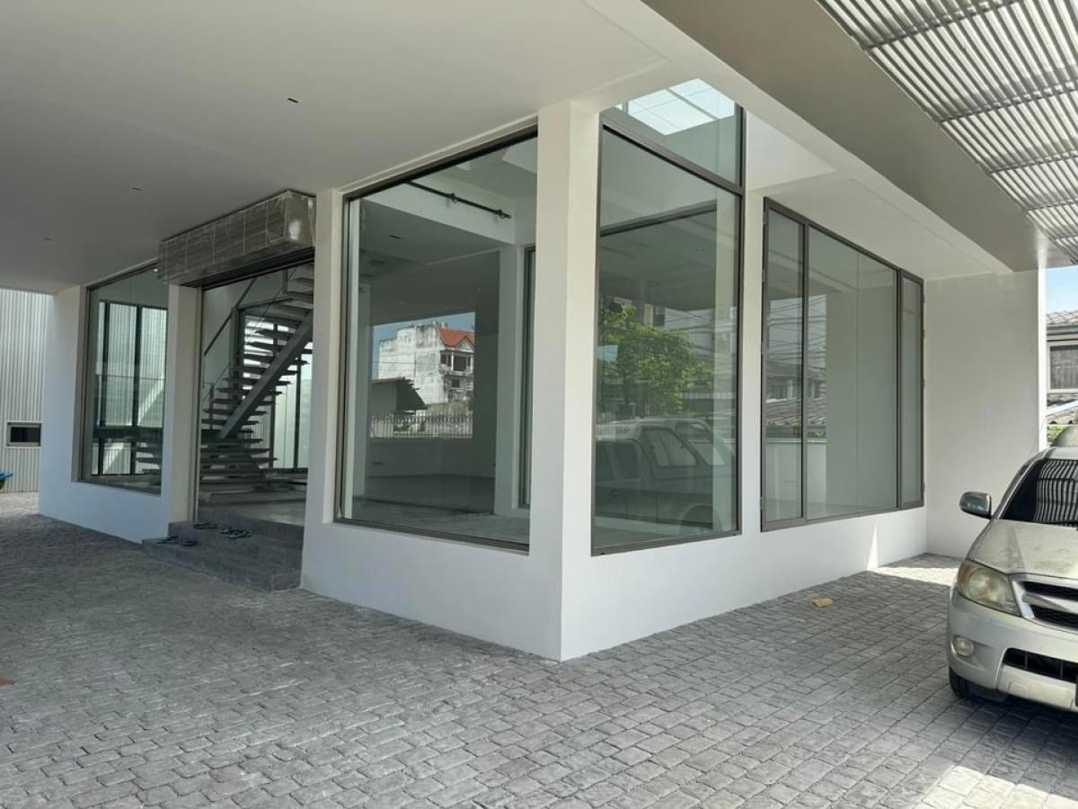 ขายโฮมออฟฟิศอ่อนนุช อุดมสุข : ขาย Home office + โกดัง สุขุมวิท 103 ขนาด 1000 Sq.m  จอดรถได้ 10 คัน เพียง 59 MB (Rent 260,000) ติดต่อ 086-795-9997( จิมมี่)