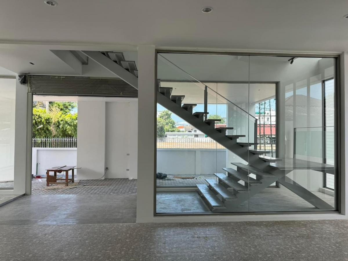 ขายโฮมออฟฟิศอ่อนนุช อุดมสุข : ขาย Home office + โกดัง สุขุมวิท 103 ขนาด 1000 Sq.m  จอดรถได้ 10 คัน เพียง 59 MB (Rent 260,000) ติดต่อ 086-795-9997( จิมมี่)