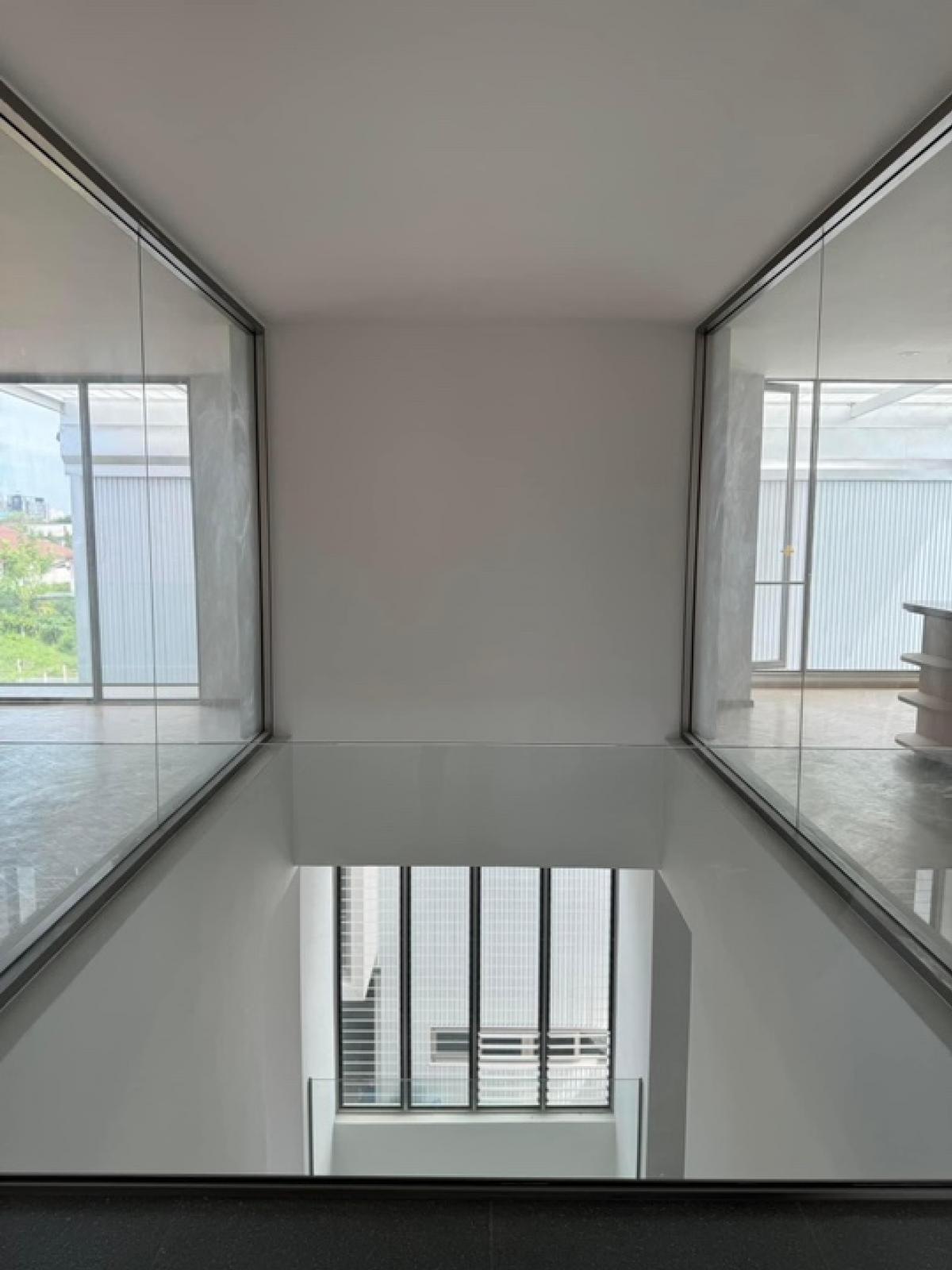 ขายโฮมออฟฟิศอ่อนนุช อุดมสุข : ขาย Home office + โกดัง สุขุมวิท 103 ขนาด 1000 Sq.m  จอดรถได้ 10 คัน เพียง 59 MB (Rent 260,000) ติดต่อ 086-795-9997( จิมมี่)