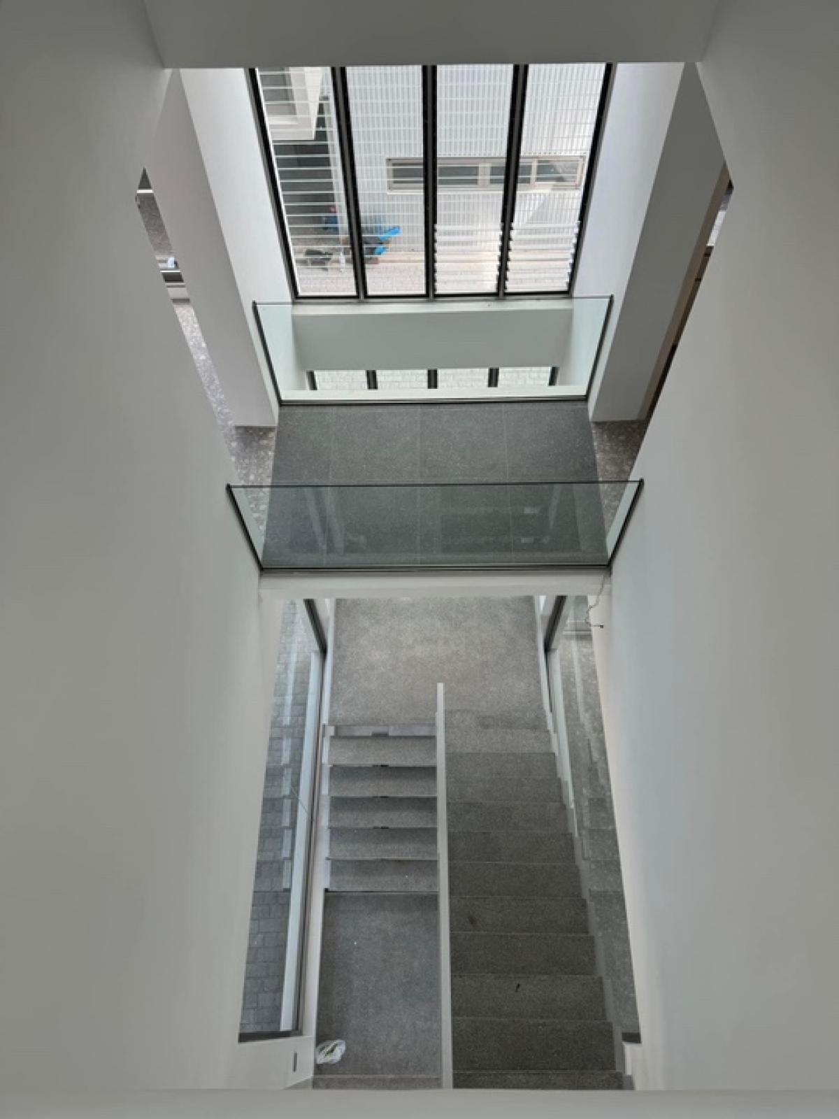 ขายโฮมออฟฟิศอ่อนนุช อุดมสุข : ขาย Home office + โกดัง สุขุมวิท 103 ขนาด 1000 Sq.m  จอดรถได้ 10 คัน เพียง 59 MB (Rent 260,000) ติดต่อ 086-795-9997( จิมมี่)