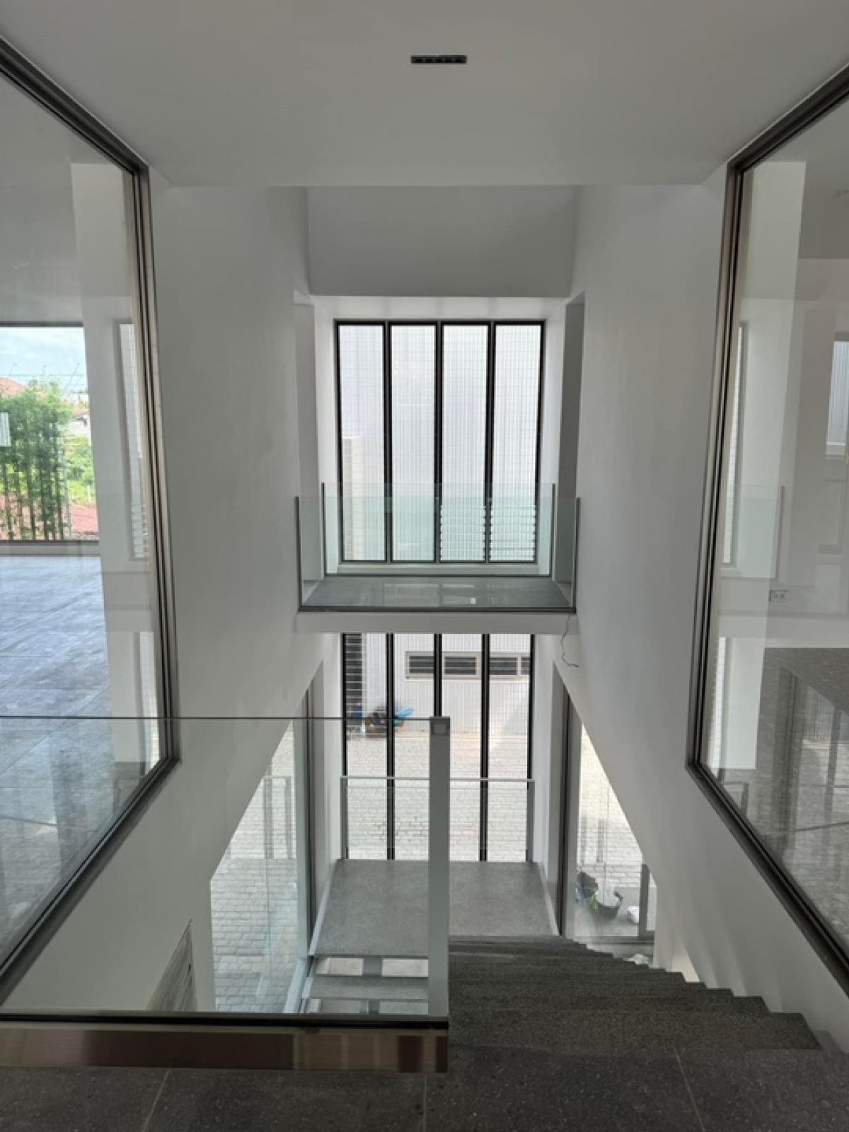 ขายโฮมออฟฟิศอ่อนนุช อุดมสุข : ขาย Home office + โกดัง สุขุมวิท 103 ขนาด 1000 Sq.m  จอดรถได้ 10 คัน เพียง 59 MB (Rent 260,000) ติดต่อ 086-795-9997( จิมมี่)