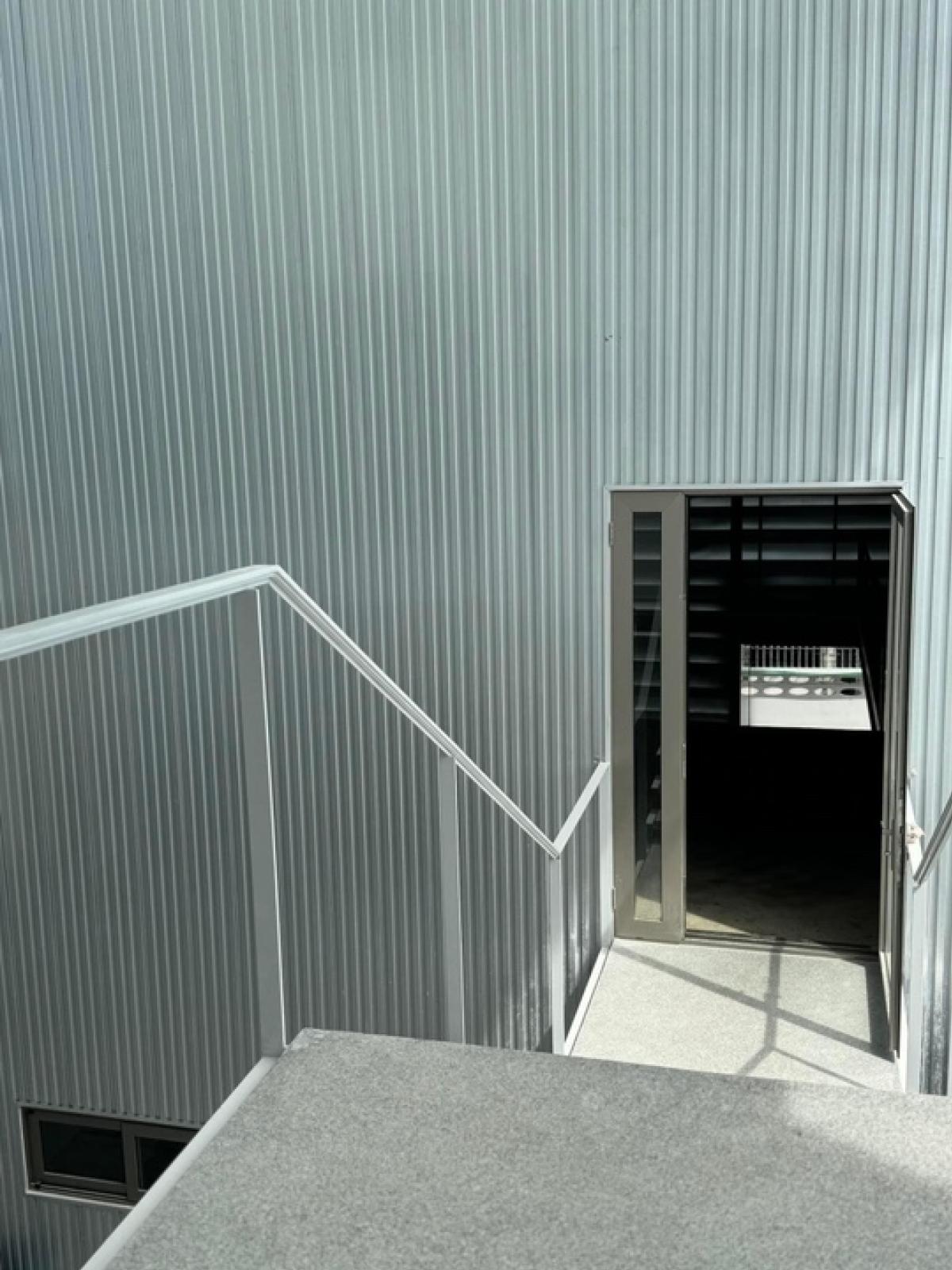 ขายโฮมออฟฟิศอ่อนนุช อุดมสุข : ขาย Home office + โกดัง สุขุมวิท 103 ขนาด 1000 Sq.m  จอดรถได้ 10 คัน เพียง 59 MB (Rent 260,000) ติดต่อ 086-795-9997( จิมมี่)