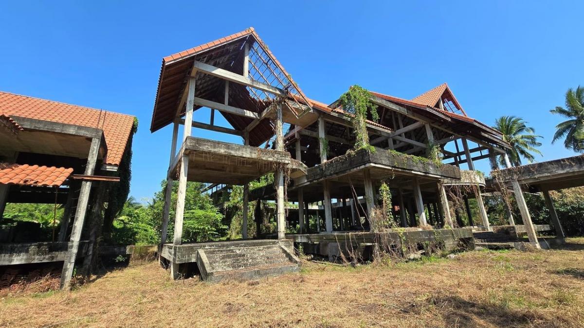 ขายที่ดินนครปฐม : ขายที่ดิน ทำเลดี สามพราน จ.นครปฐม พร้อมโกดังและออฟฟิศ ที่ตั้ง: อำเภอสามพราน จังหวัดนครปฐม🌟 พื้นที่รวม: 7 ไร่ 2 งาน 95 ตารางวา