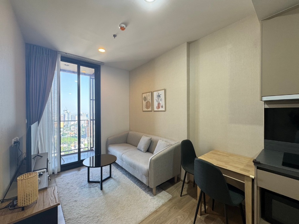 For RentCondoSukhumvit, Asoke, Thonglor : 🏢 Oka Haus 🛏️Beautiful room ✨Many rooms 🌐 Good location📍High floor 🌤️Beautiful view 🛋️Fully furnished 📺Fully equipped appliances (special price)