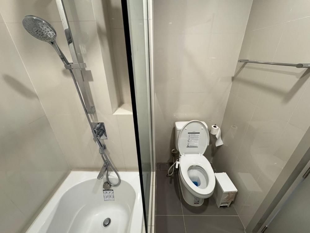 For RentCondoSukhumvit, Asoke, Thonglor : 🏢 Oka Haus 🛏️Beautiful room ✨Many rooms 🌐 Good location📍High floor 🌤️Beautiful view 🛋️Fully furnished 📺Fully equipped appliances (special price)