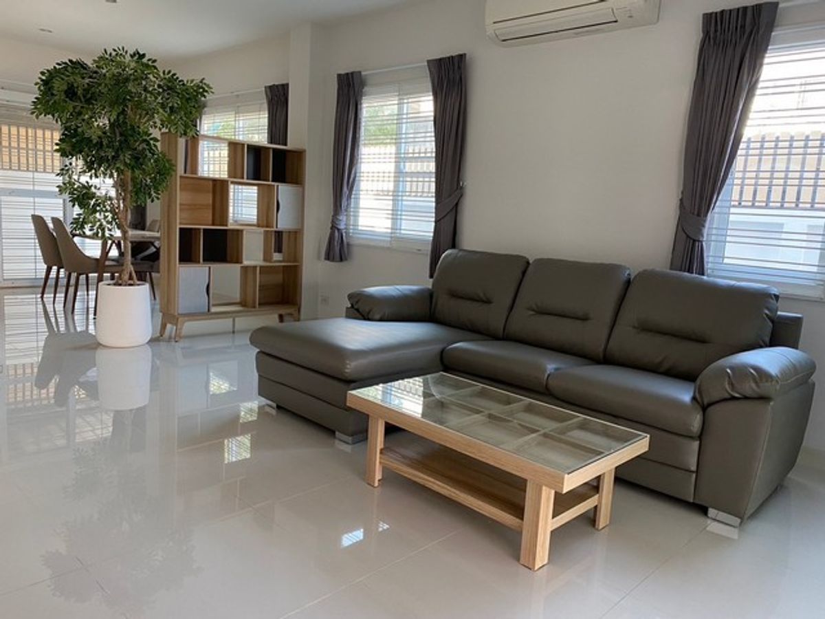 For RentShop HouseChokchai 4, Ladprao 71, Ladprao 48, : Commercial building for rent, 4.5 floors, corner room, on the side of the road, Lat Phrao Wang Hin, Lat Phrao Chok Chai 4 area, newly renovated, suitable for a clinic, spa, home office, showroom