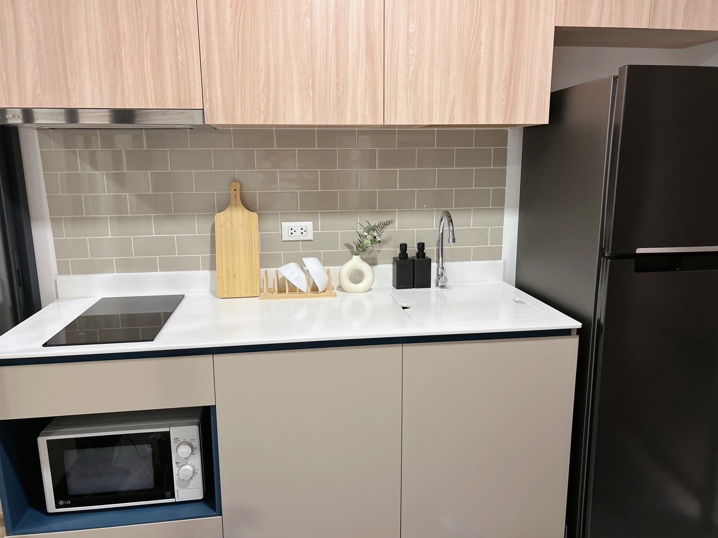 For RentCondoRatchathewi,Phayathai : คอนโดหรูให้เช่าใกล้ BTS/MRT พญาไท - ใช้ชีวิตสะดวกสบายในทำเลทอง!