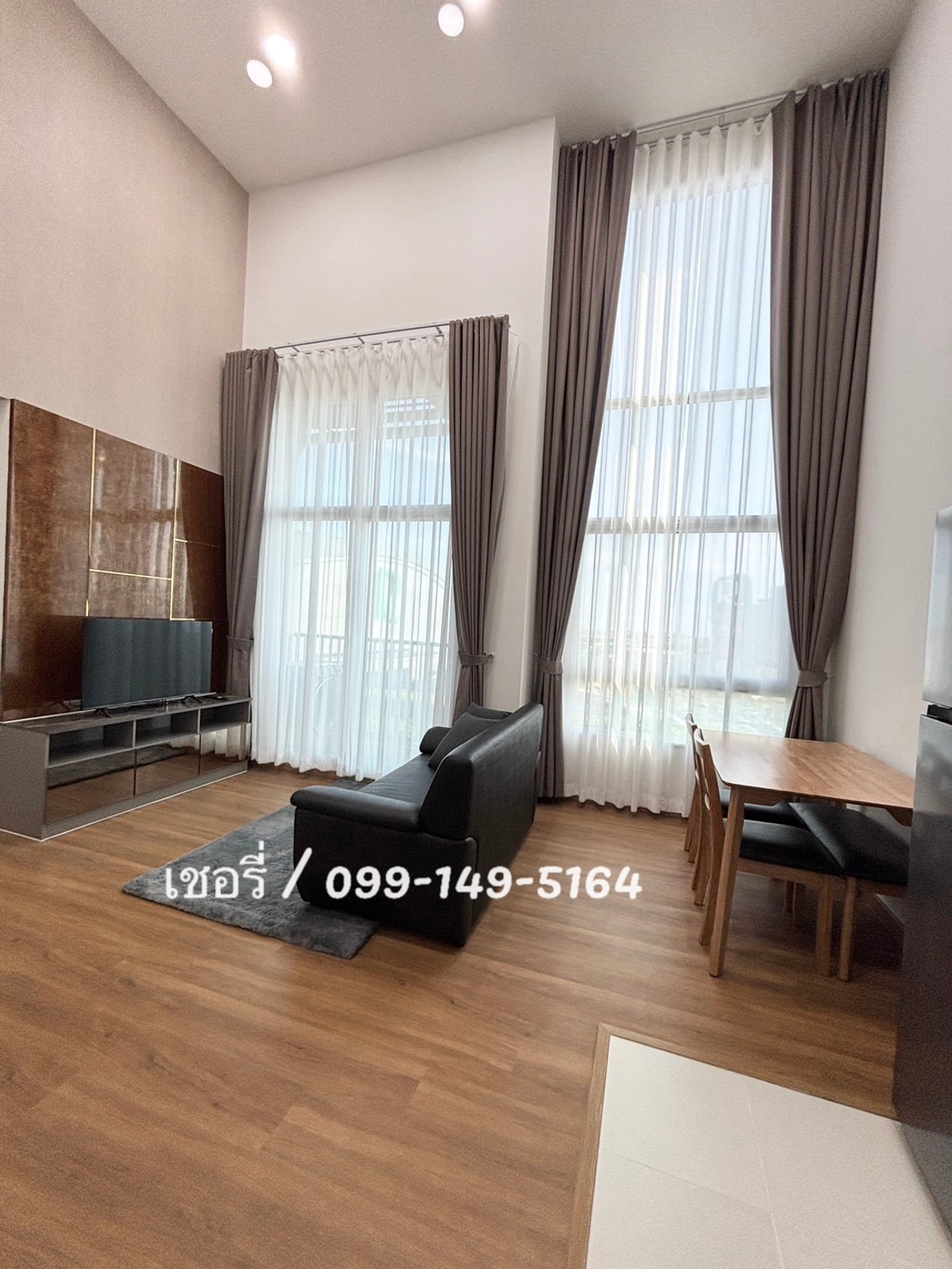 เช่าคอนโด The President Sukhumvit-Samutprakarn 2 ชั้น Duplex เพดานสูง 4.8 เมตร โปร่งโล่ง ห้องมุม ใหม่ เพิ่งซื้อ พร้อมเฟอร์นิเจอร์ เครื่องใช้ไฟฟ้าครบๆอย่างดี ลมดีมาก ติดห้างโรบินสัน  คอนโดติดรถไฟฟ้า ติดตลาดแบล็คมาร์เก็ต ติดBTSแพรกษา / โทร 099-149-5164 Loading...