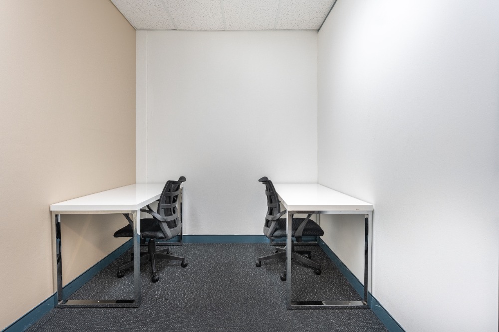 ให้เช่าสีลม ศาลาแดง บางรัก : Find office space in HQ Teo Hong Silom Building for 3 persons with everything taken care of