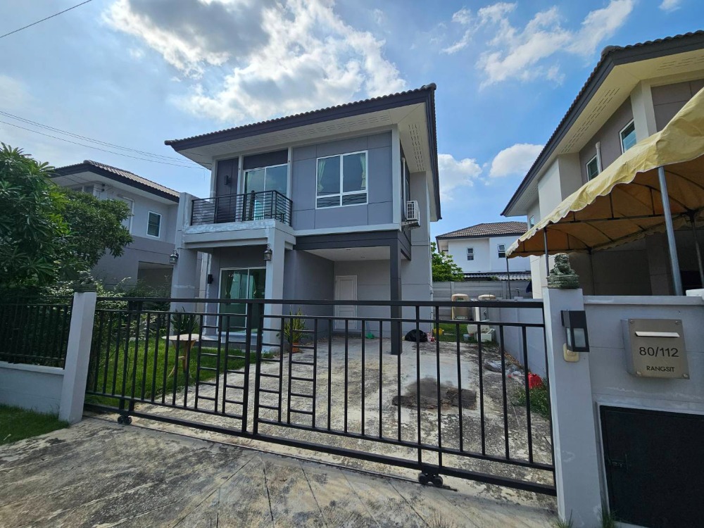 For SaleHouse : ขายด่วน ถูกมาก  บ้านเดี่ยว 2ชั้น หมู่บ้าน เซ็นโทร รังสิต-นครนายก คลอง4 ขนาดที่ดิน 51.4 ตร.วา รีโนเวทใหม่ ทำเลดี เดินทางสะดวก ติดต่อ สุเมธ 061-949-8888