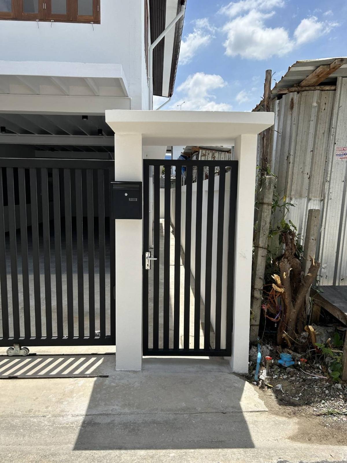 ให้เช่าสำนักงานอ่อนนุช อุดมสุข : โครตๆ ถูกสุด อาคารไม้สัก สวย Modern  ให้เช่า  ทำเลสำนักงาน ร้านอาหารแหล่งชุมชน ใกล้BTS บางจาก เพิ่งหลุดมา เจ้าของฝาก ปล่อย เพราะไปอยู่ต่างประเทศ ไฟ 3 เฟส เหมาะทำ Office ,สำนักงาน ทุกสิ่ง ติดแอร์พร้อมใช้งาน มาเป็นผู้เช่า มือ1 กันเถอะ