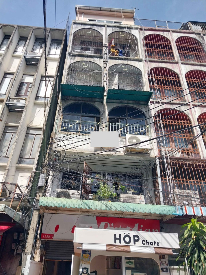 For SaleShop HouseWongwianyai, Charoennakor : Urgent sale, 6-storey commercial building, opposite ICON SIAM, business location, end of the alley is the Chao Phraya River.