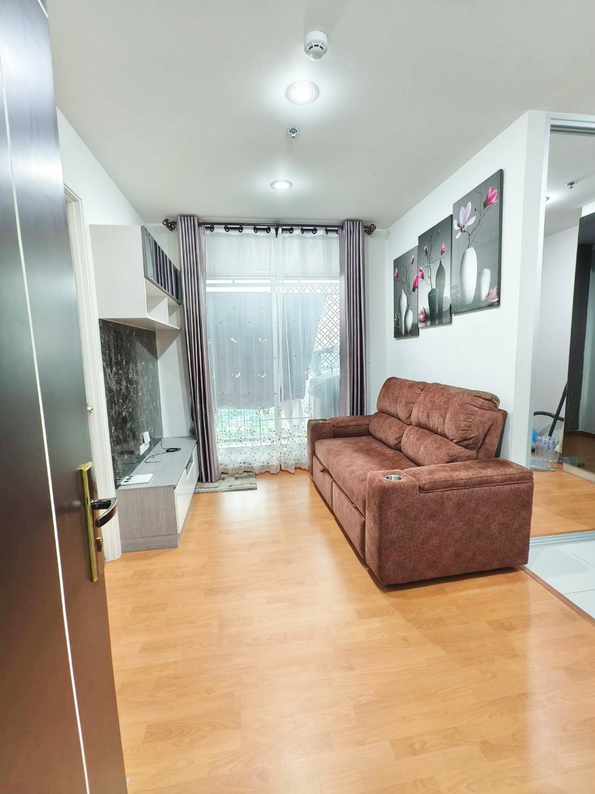 For RentCondoSamut Prakan,Samrong : Condo for rent The President Sukhumvit-Samutprakarn (One Bed Plus), a new large room, river view with furniture. The wind electrical appliances are very good, next to Robinson Department Store. Condo next to the train Attached to the Black Market, next to