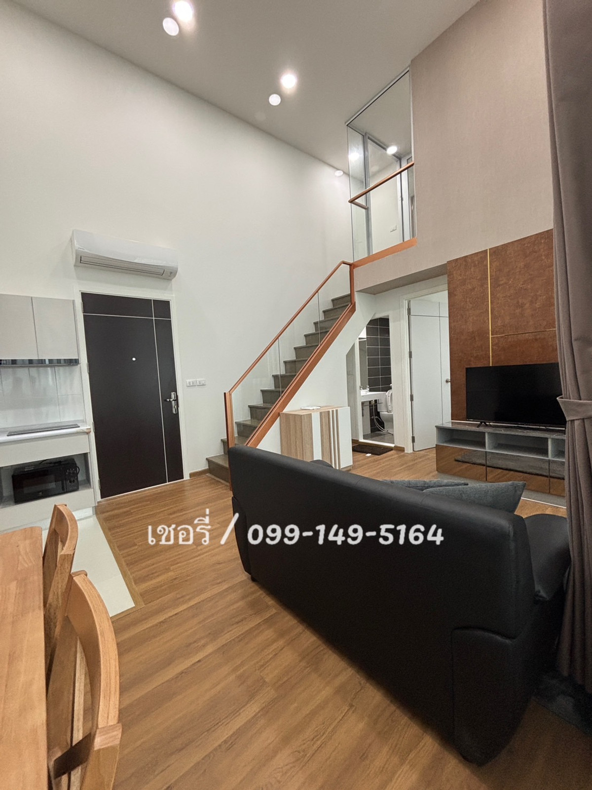 ให้เช่าคอนโดสมุทรปราการ สำโรง : เช่าคอนโด The President Sukhumvit-Samutprakarn 2 ชั้น Duplex เพดานสูง 4.8 เมตร โปร่งโล่ง ห้องมุม ใหม่ เพิ่งซื้อ พร้อมเฟอร์นิเจอร์ เครื่องใช้ไฟฟ้าครบๆอย่างดี ลมดีมาก ติดห้างโรบินสัน  คอนโดติดรถไฟฟ้า ติดตลาดแบล็คมาร์เก็ต ติดBTSแพรกษา / โทร 099-149-5164