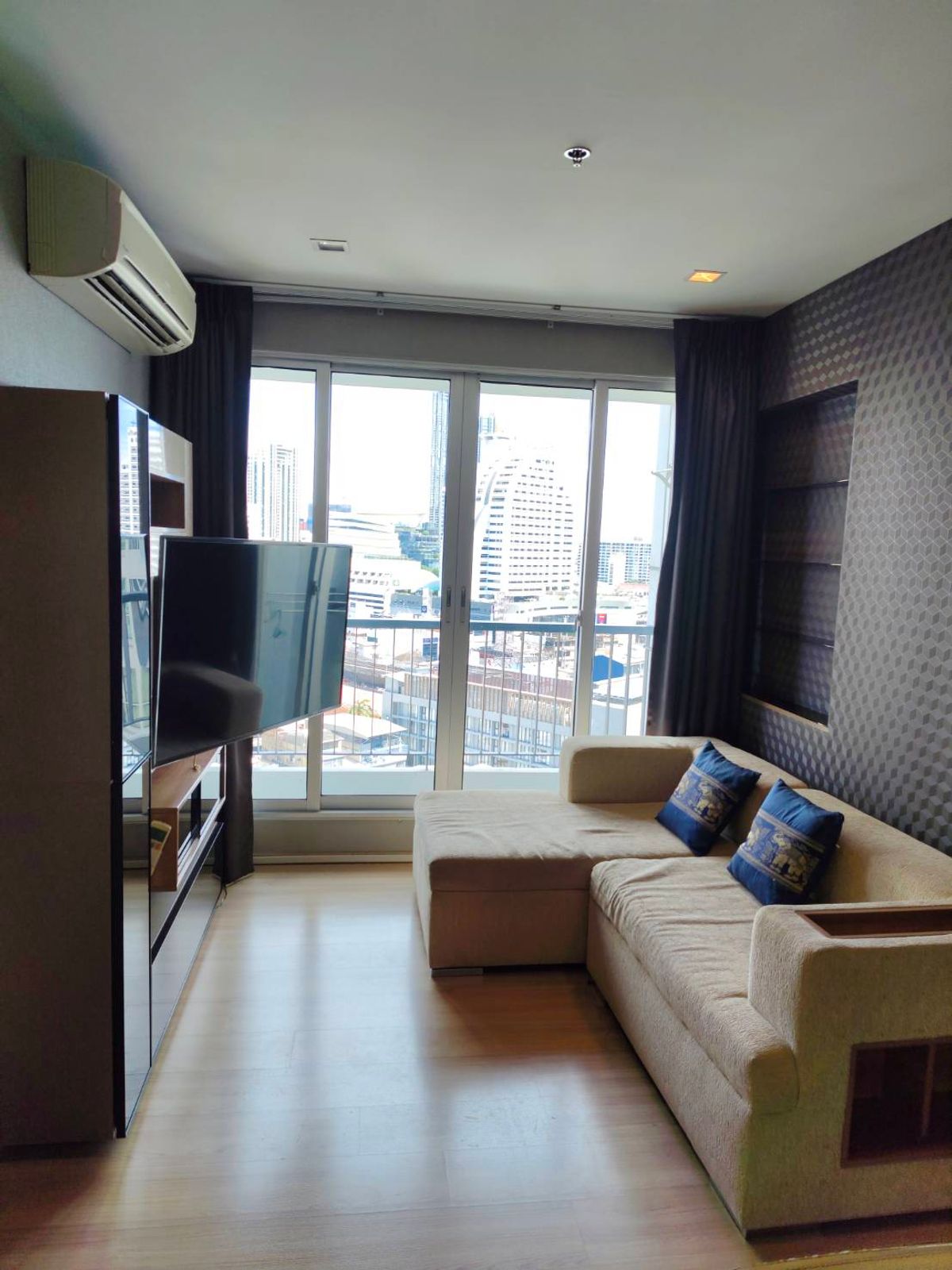 For RentCondoSathorn, Narathiwat : Rhythm Sathorn Condo for rent, near BTS, Saphan Taksin, only 250 meters