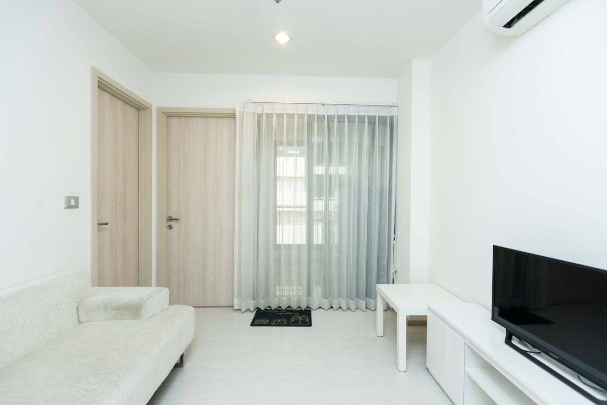 For RentCondoSukhumvit, Asoke, Thonglor : Condo for rent: RHYTHM Sukhumvit 42, near BTS Ekkamai, only 170 meters.