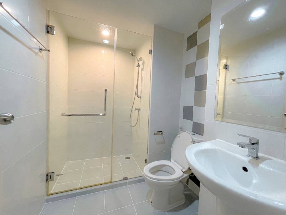 For SaleCondoRama 2, Bang Khun Thian : For sale/rent, approximately 300 m. from Rama 2 Road, near the expressway entrance/exit.