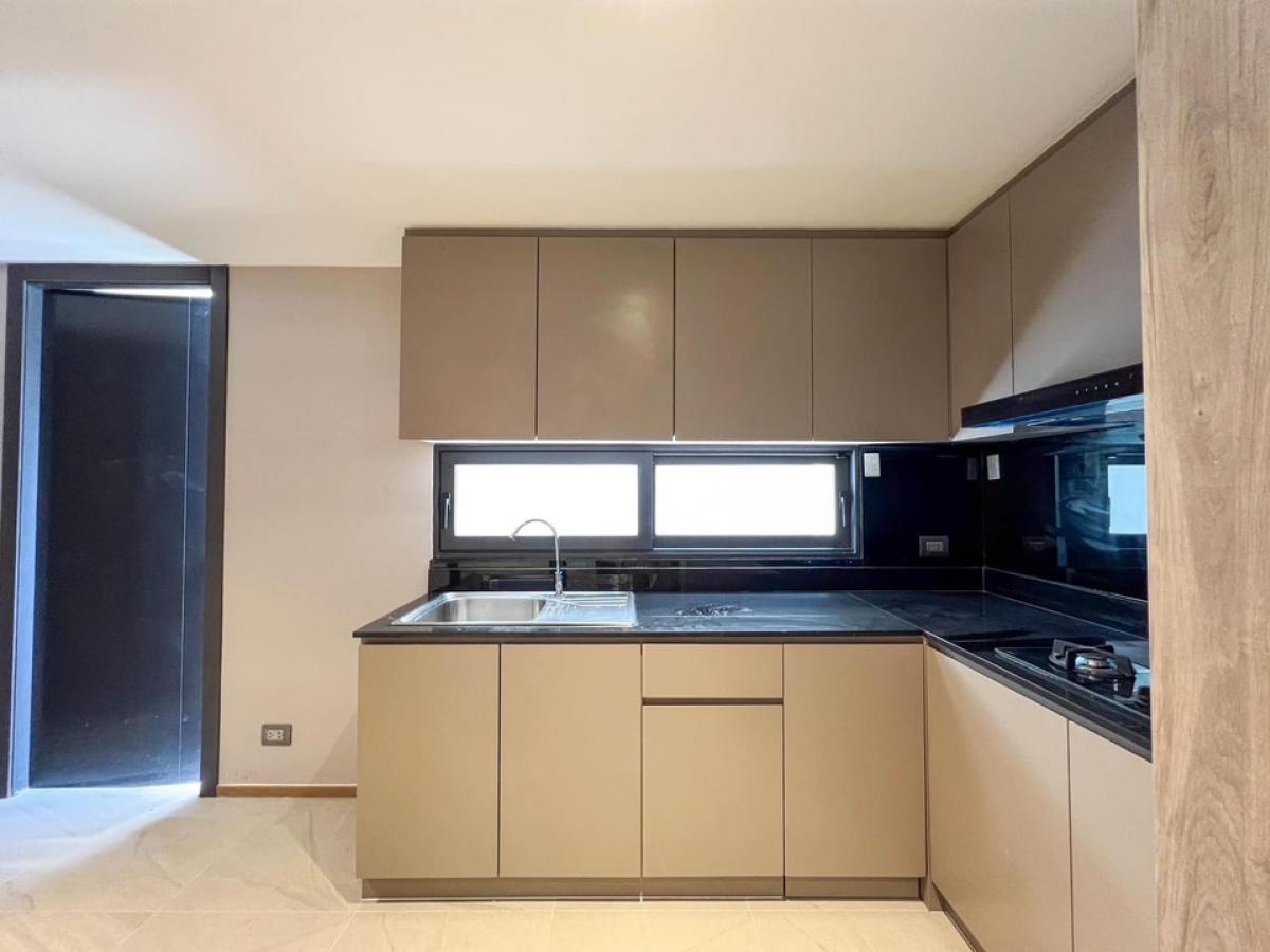 ขายบ้านสาทร นราธิวาส : ขายบ้าน Anina Villa Sarthorn Yenakart  ขนาด 520 Sq.m  4 bed 5 bath เพียง 68 MB ติดต่อ 086-795-9997 (จิมมี่)