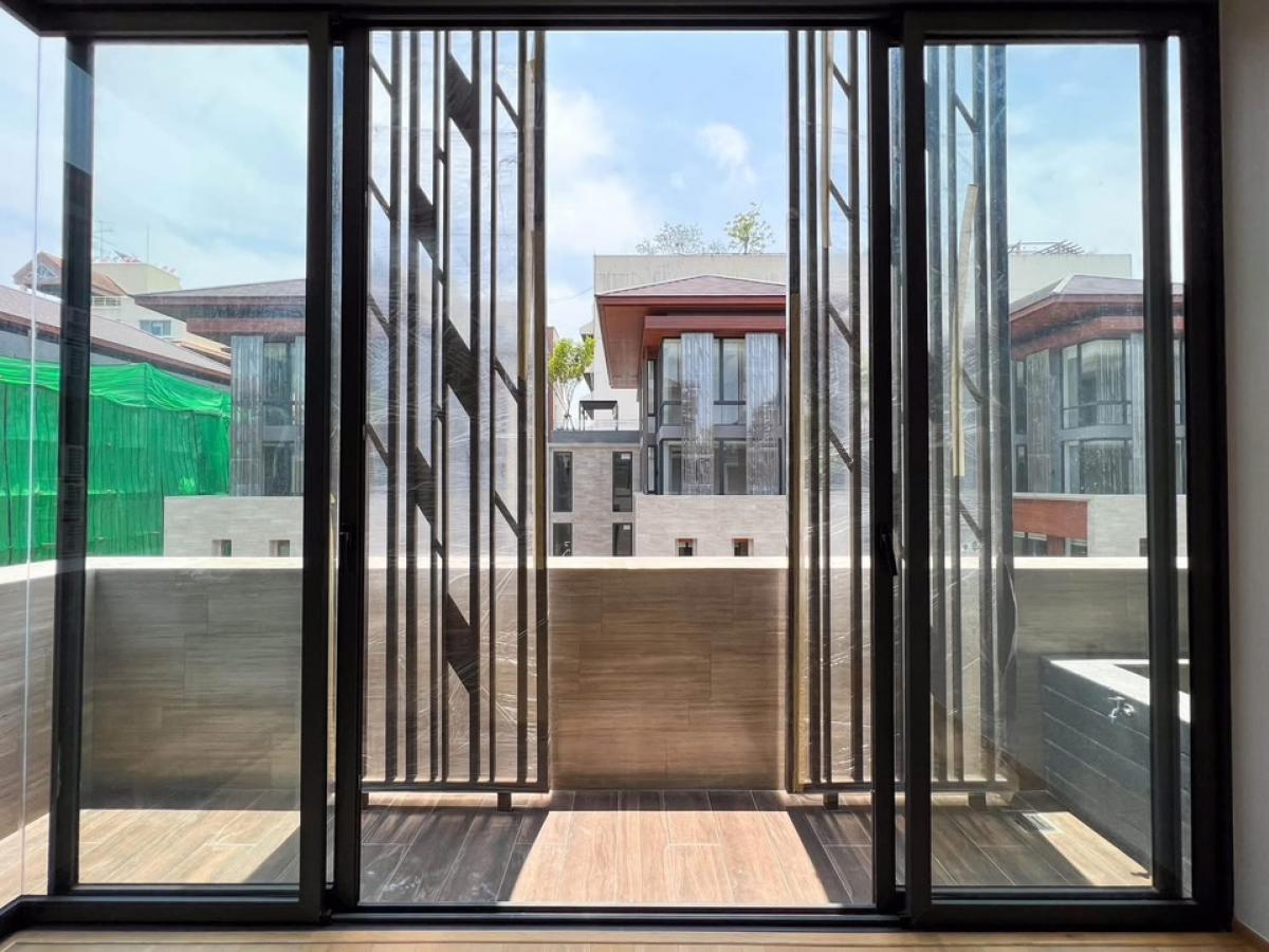 ขายบ้านสาทร นราธิวาส : ขายบ้าน Anina Villa Sarthorn Yenakart  ขนาด 520 Sq.m  4 bed 5 bath เพียง 68 MB ติดต่อ 086-795-9997 (จิมมี่)