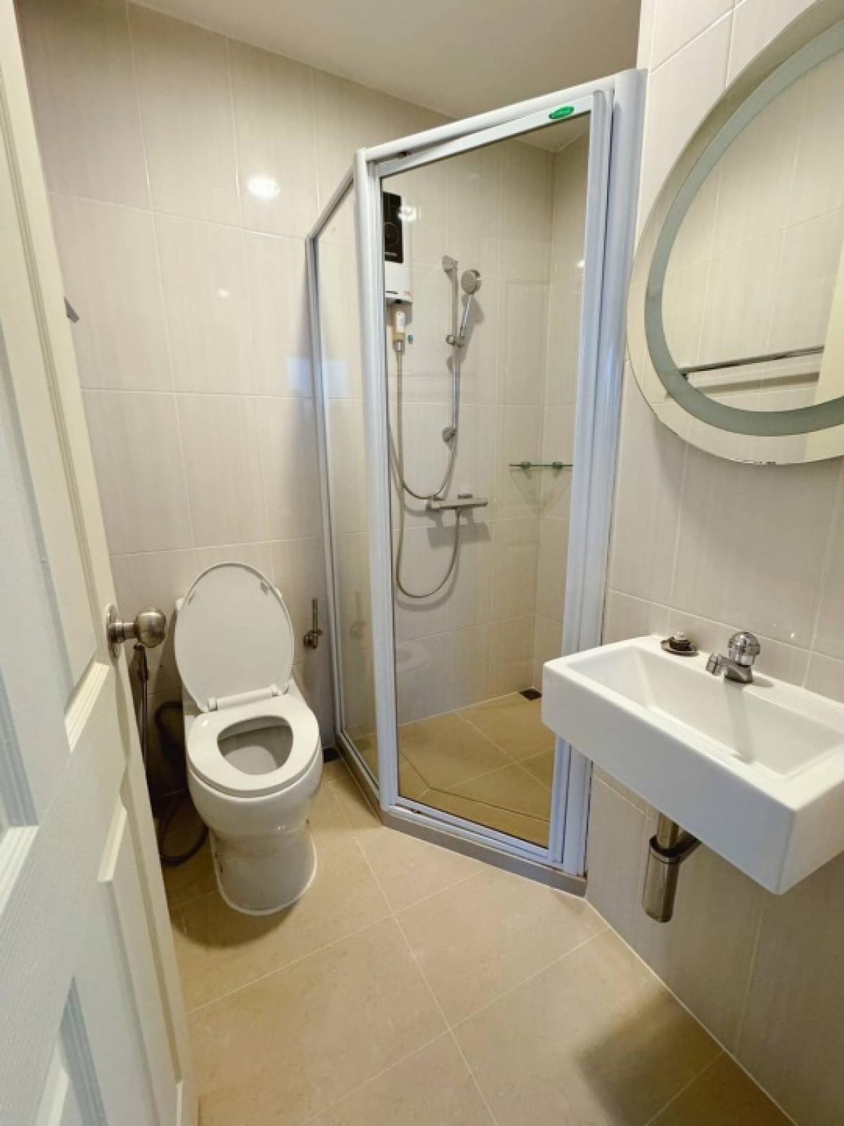 For SaleCondoLadprao, Central Ladprao : 📢👇Sell with tenant til Feb 26
Short walk to BTS, MRT, shopping mall, good price nice place , one of the biggest unit in this project