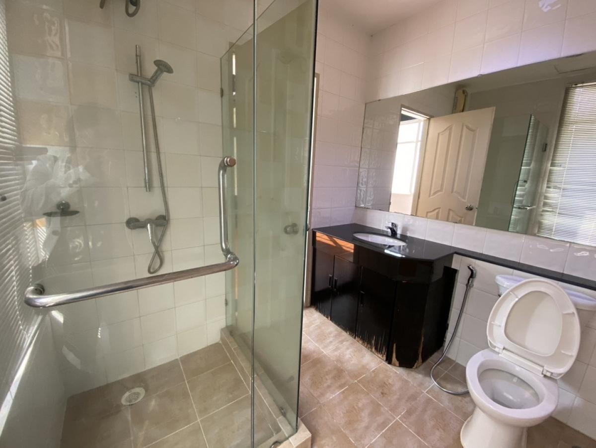 For RentTownhomeSukhumvit, Asoke, Thonglor : 📢👇Available March 26
Good for living or investing 3 story big size of townhome in the middle of Thonglor, safety, shady, easily to traveling in many routes, unfurnished❌pet not allowed when rent