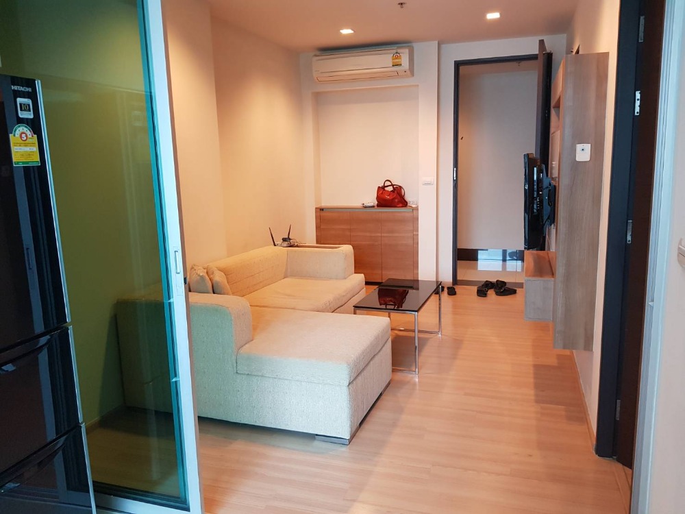 ให้เช่าคอนโดสาทร นราธิวาส : ให้เช่า คอนโด RHYTHM Sathorn  ใกล้ BTS สะพานตากสิน เพียง 250 เมตร