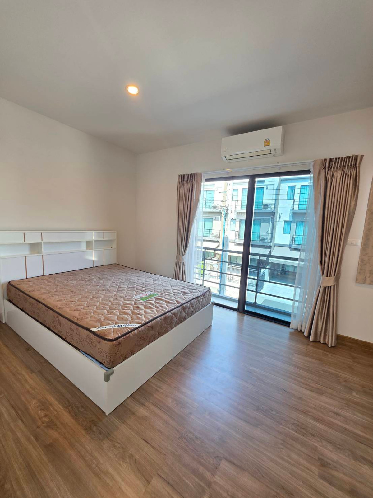 ให้เช่าทาวน์โฮมอ่อนนุช อุดมสุข : ว่างพร้อมอยู่ ทาวน์โฮม 3 ชั้น 3นอน 3น้ำ (ใกล้ BTS สีเหลือง สถานีศรีนุช)