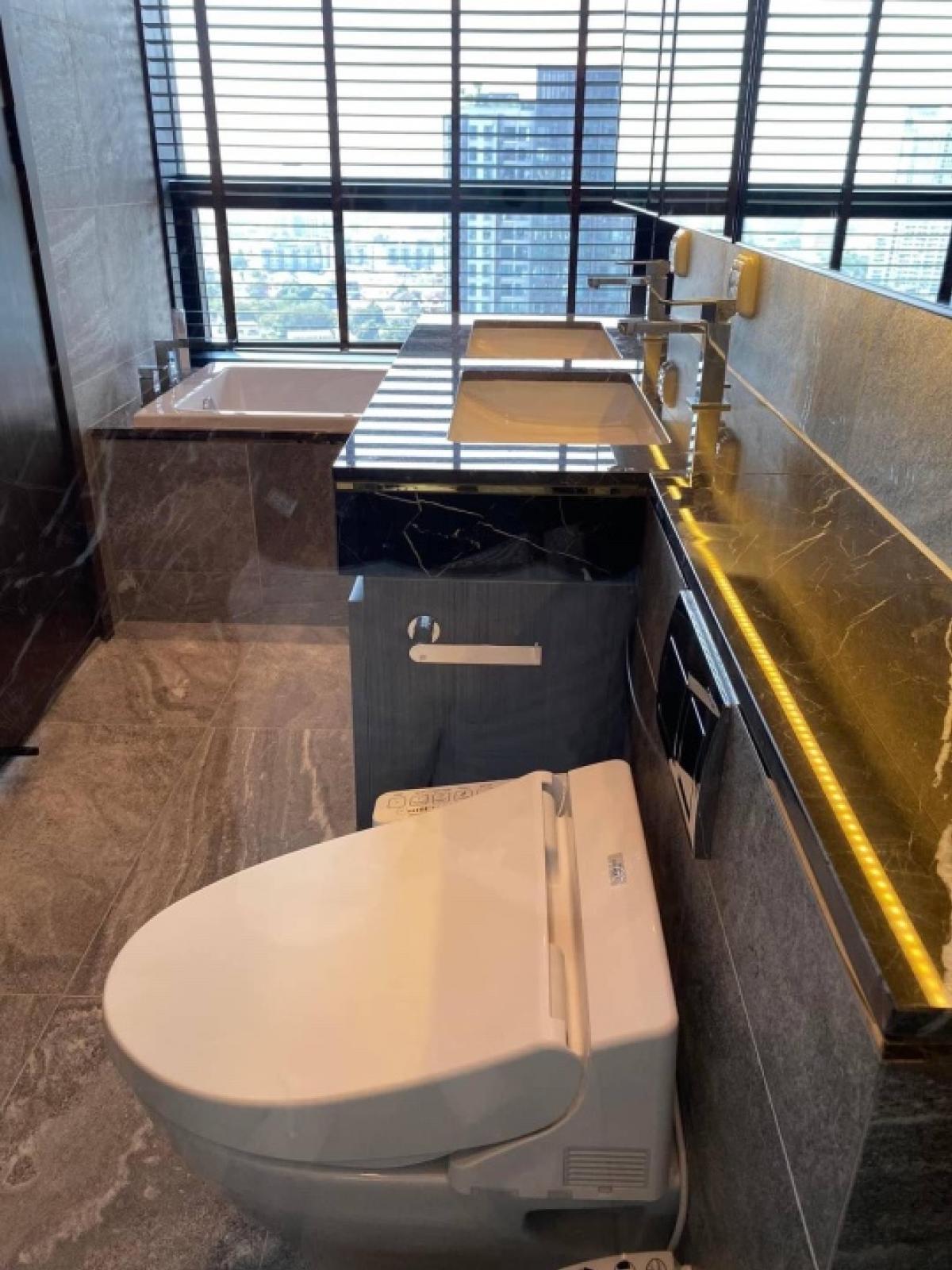 ขายคอนโดสุขุมวิท อโศก ทองหล่อ : ขายพร้อมผู้เช่า ถึง กุมภาพันธ์ 2570
คอนโดESSE SUKHUMVIT 36  2ห้องนอน เฟอร์นิเจอร์ครบ บนถนนสุขุมวิท ใกลั BTSทองหล่อ