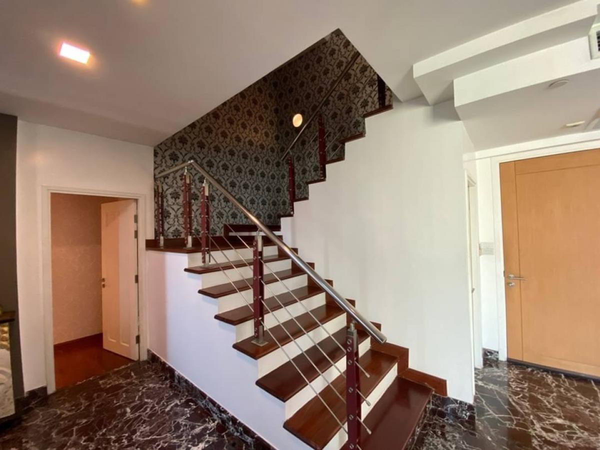 ขายคอนโดสุขุมวิท อโศก ทองหล่อ : Sell with tenant til 20/4/26
Luxury Penthouse Triplex ; WIND SUKHUMVIT 23, 3 bedrooms